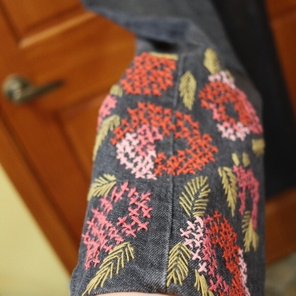 Jjill Re-Done Strawberry Embroidered Jean's Stretch Denim 10 Tall - Picture 12 of 15